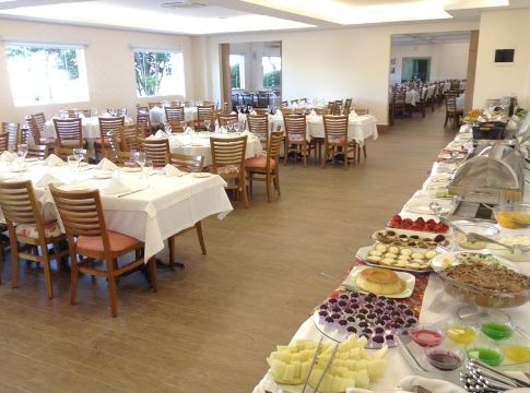 이투 플라자 호텔의 야외 수영장