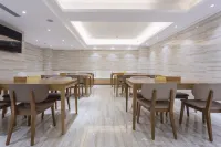 JI Hotel (Tongchuan Yaozhou District Government) - parking