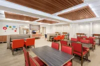 Holiday Inn Express & Suites Providence-Woonsocket Hotels in Milford