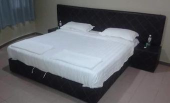Qq Hotel