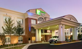 Holiday Inn Express & Suites Alexandria - Fort Belvoir