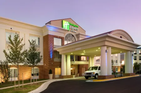Holiday Inn Express & Suites Alexandria - Fort Belvoir