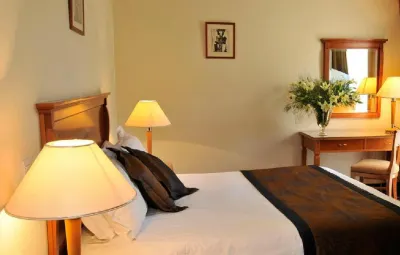 Castelli Hotel Nicosia Отели рядом с достопримечательностью «Agios Dometios Sports Center»