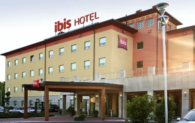 Ibis Como