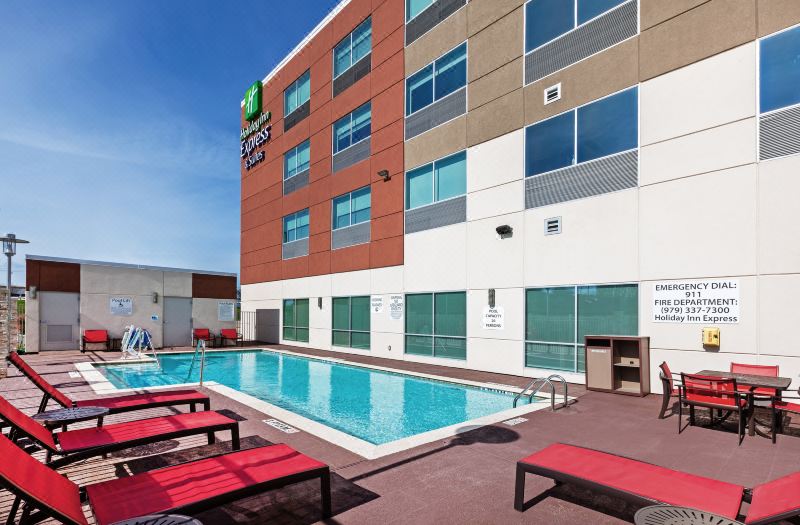 Holiday Inn Express & Suites Brenham South by IHG photo 2