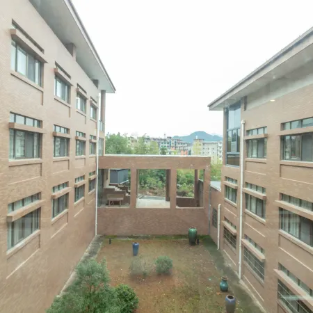 Minggang Grand Hotel (Ceramic University Xianghu Campus)