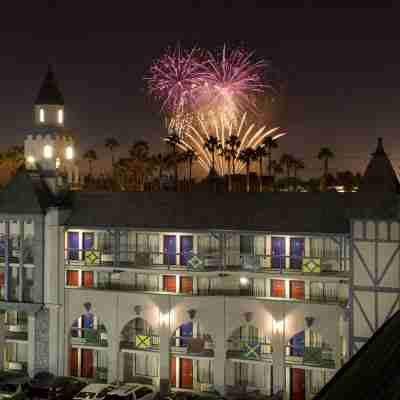 Castle Inn and Suites Anaheim Hotel Exterior