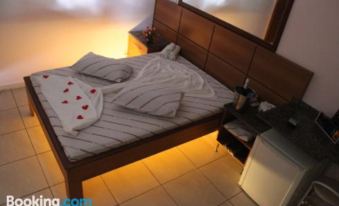 Motel Paradise (Adults Only)