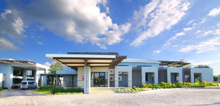 Travelodge Kasane Отели рядом с достопримечательностью «Thebe River Safaris»