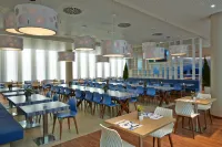 H2 Hotel München Messe - breakfast
