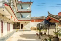 Yulong Hongyuezhuang Inn