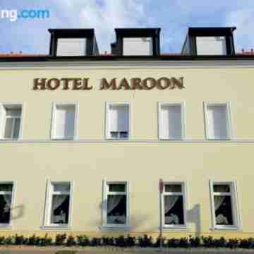 Hotel Maroon Hotel Exterior