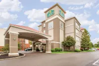 La Quinta Inn & Suites by Wyndham Cincinnati Airpt Florence - 2-Star