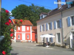 Petit Château Armand Bourgoin  B & B