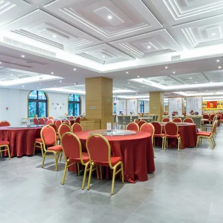 Xianhua Sandalwood Lakeside Hotel