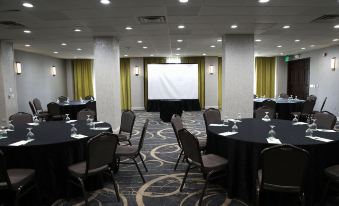 Holiday Inn Chicago/Oak Brook, an IHG Hotel