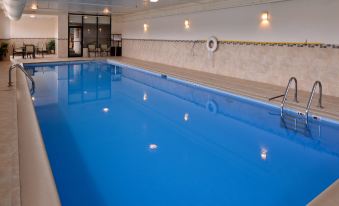 Holiday Inn Express Crestwood - Housity