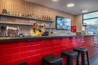 Holiday Inn - the niu, KEG HAMBURG OST by IHG - Baarit