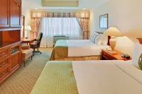 Holiday Inn & Suites Oakville @ Bronte Hotel dekat Sheridan College