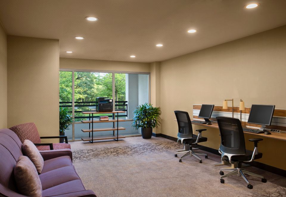 Crowne Plaza Portland - Lake Oswego Over view