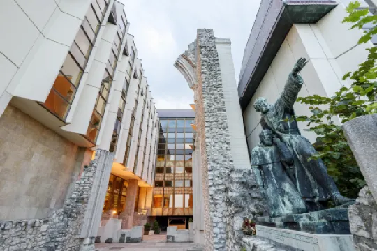 Hilton Budapest Отели рядом с достопримечательностью «Церковь Святого Матьяша»