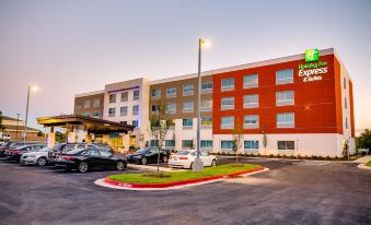 Holiday Inn Express & Suites Russellville