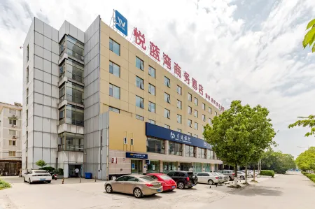 Yue Lan Wan Business Hotel Отели рядом с достопримечательностью «Wuhu University»