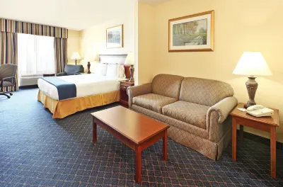 Holiday Inn Express & Suites Mountain Home Hotels in Mountain Home
