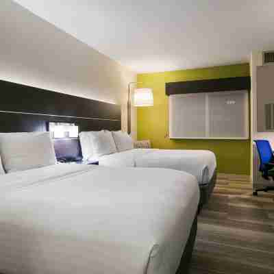 Holiday Inn Express & Suites Everett Rooms