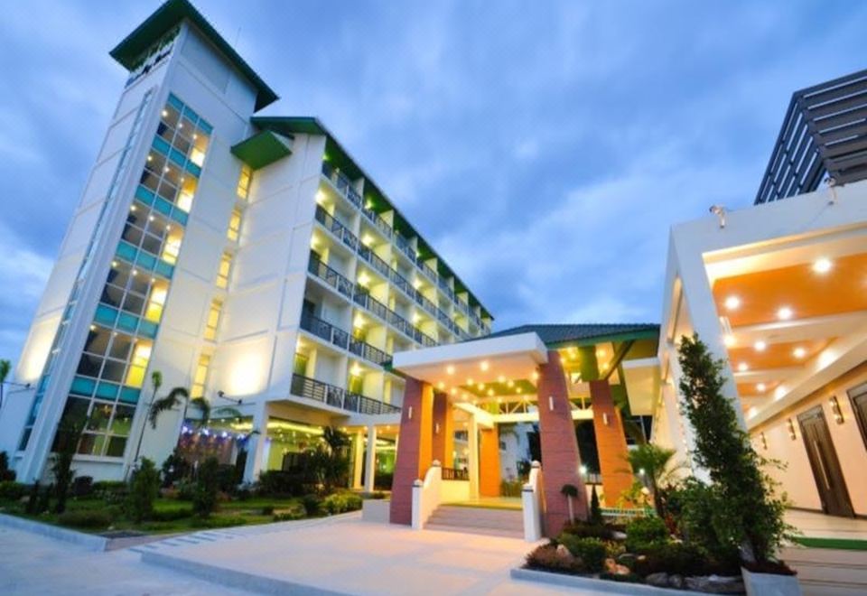 The Flora May Resort - Housity