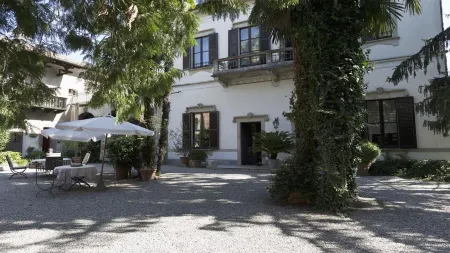 Hotel Locanda Dei Mai Intees Отели в г. Брунелло