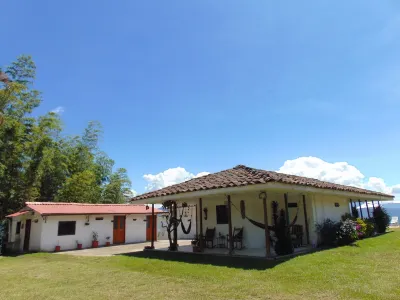 Finca Hotel Los Guayacanes Hotel di 