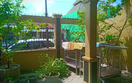 Budget Room in Solo Baru (Kamar Khusus Wanita) Отели в г. Grogol