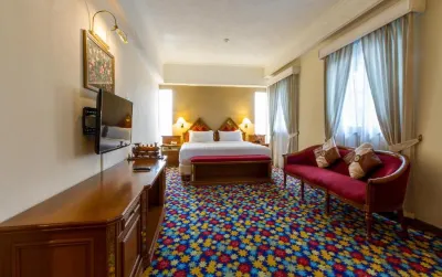 Royal Denai Hotel Hotels near Plaza Bukittinggi