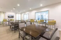La Quinta Inn & Suites by Wyndham Asheville Downtown - parking