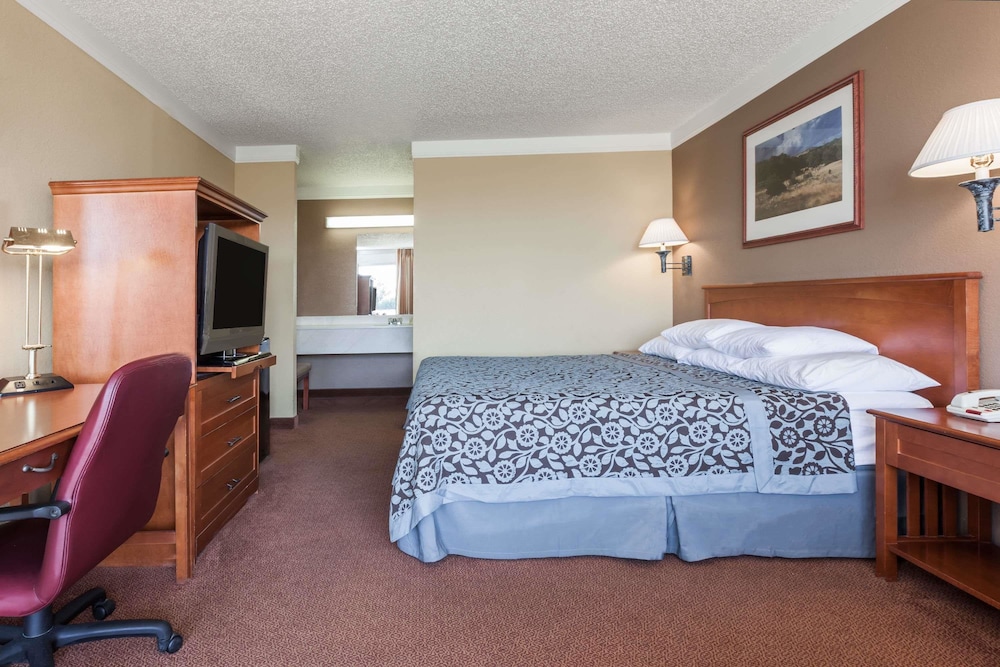 Days Inn by Wyndham Hillsboro TX