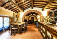 Fonte Del Castagno Hotels in Lucignano