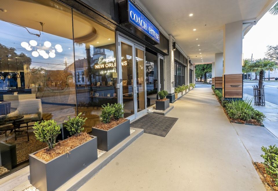 St Charles Coach House, Ascend Hotel Collection-New Orleans Updated 2023 Room Price-Reviews & Deals St Charles Coach House, Ascend Hotel Collection-New Orleans Updated 2023 Room Price-Reviews & Deals