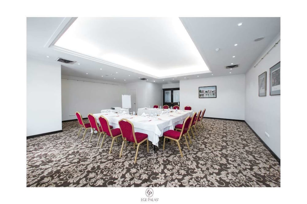 Ege Palas Business Hotel