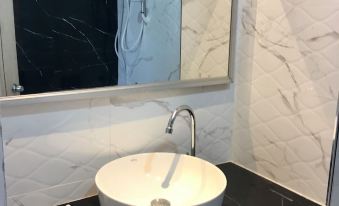 Thawat Hotel