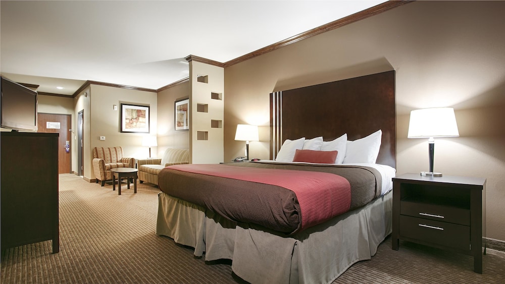 Best Western Plus Texoma Hotel & Suites