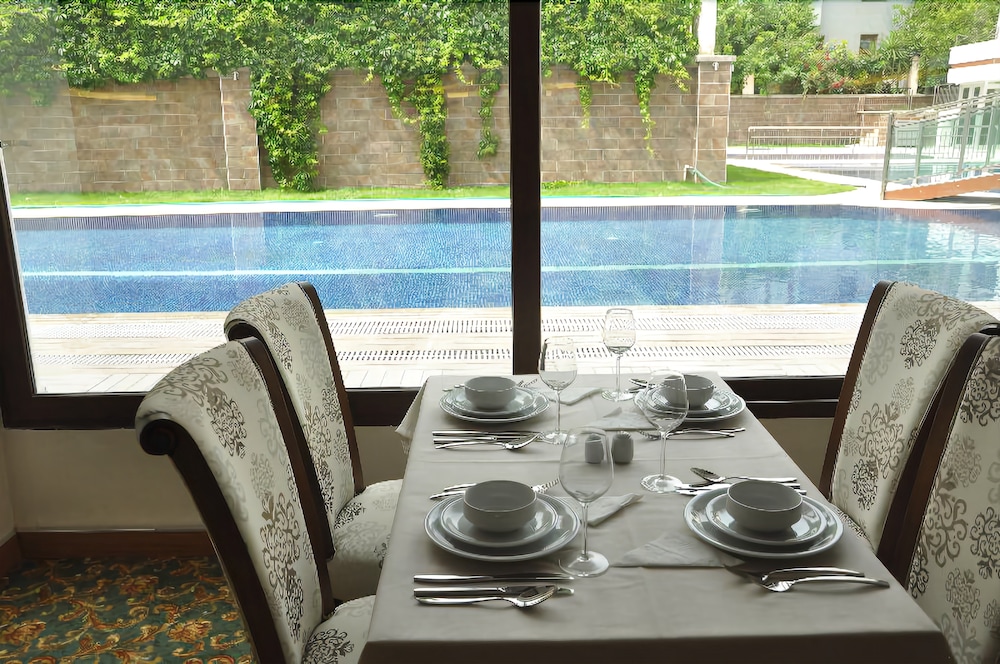 Malahit Exclusive City Hotel