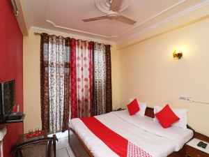 OYO 24421 Classic Hotel