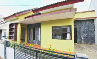 Villa Batu 2 Kamar 5 Dekat Museum Angkut