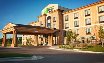 Holiday Inn Express & Suites Wichita Northeast