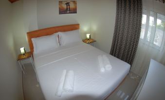 Crown Deluxe Apartments