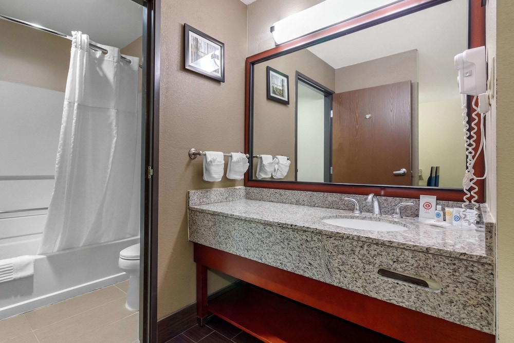 Comfort Suites Omaha East-Council Bluffs