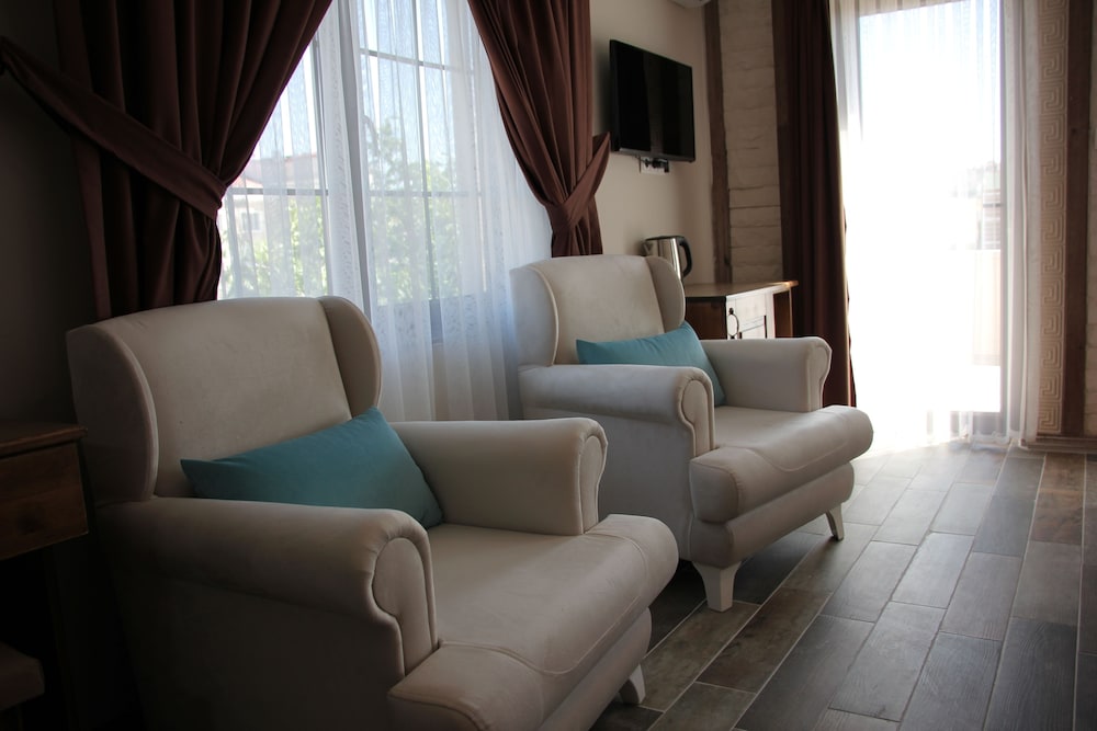 El Nazar Stone Suite