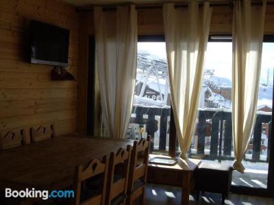 Apartment with Mountain View