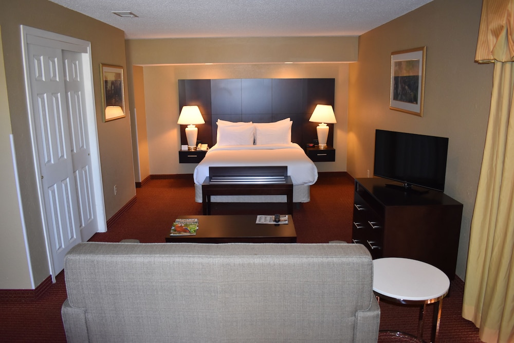 Hawthorn Suites Wichita East